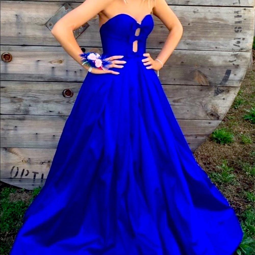 Royal Blue Prom Dress 👸🏼